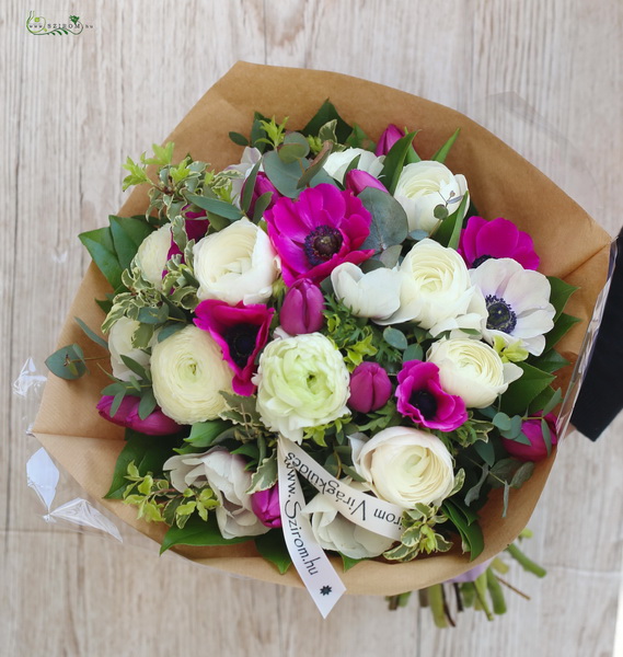flower delivery Budapest - Spring dream (buttercup, anemone, tulip) 30 stems