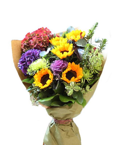 flower delivery Budapest - Summer bouquet of hydrangeas and sunflowers (9 stems)