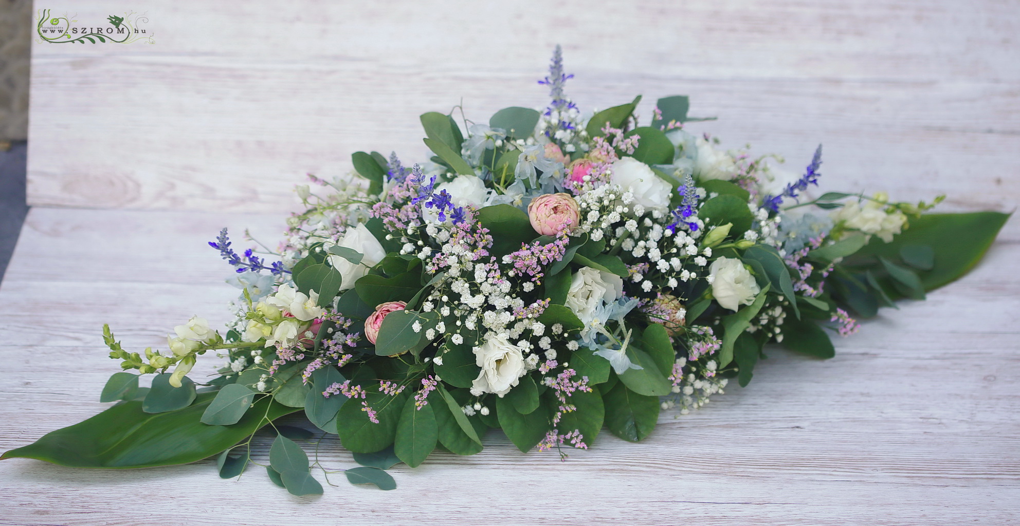 Asztaldísz (mezei virágok, rezgő, fehér, rózsaszín, kék)