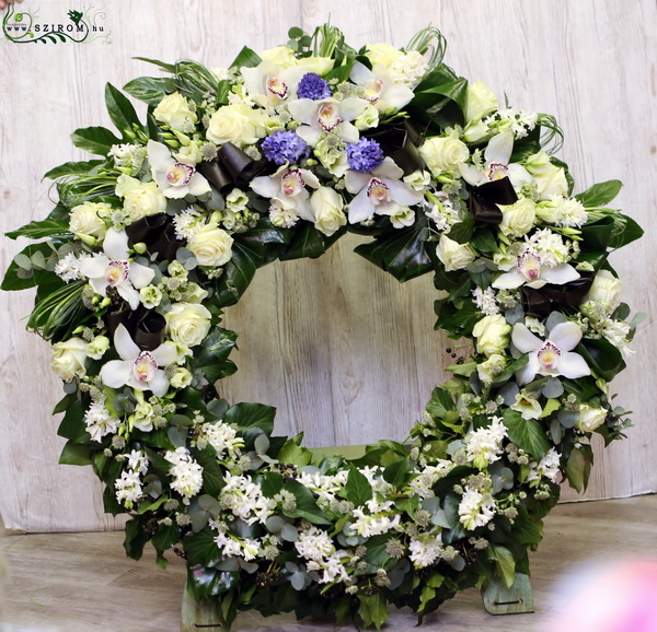 flower delivery Budapest - big standing pinned wreath with white flowers (90 cm)