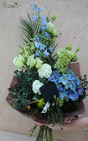 flower delivery Budapest - graduation bouquet with cap (9st)