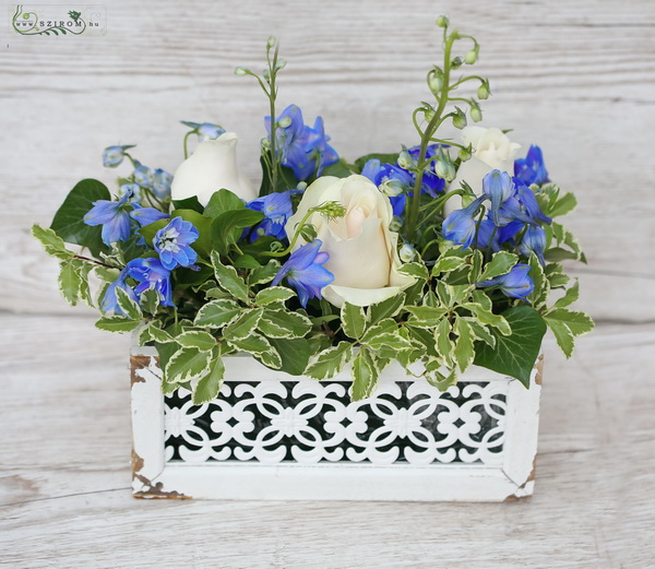 flower delivery Budapest - Small, inwrought wooden chest, with roses and delphiniums