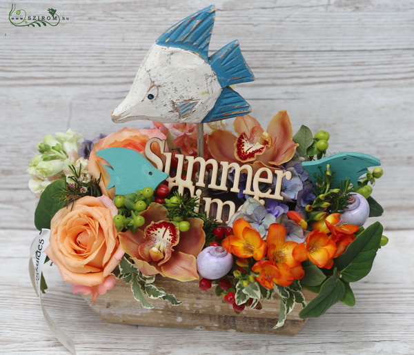 flower delivery Budapest - Summer corall reef flower arrangement with fishes 
