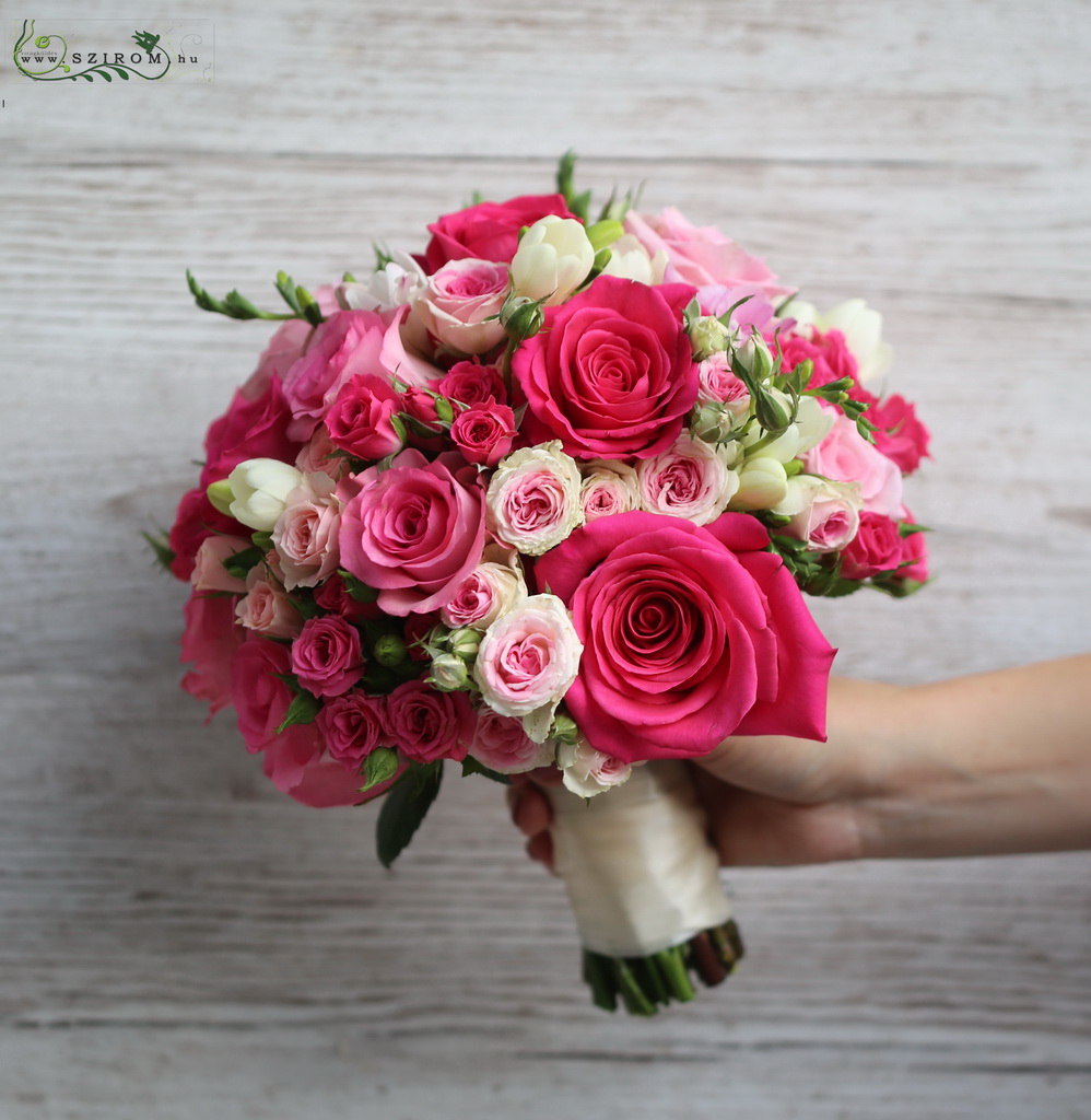 menyasszonyi csokor (rózsa, bokros rózsa, frézia, rózsaszín)
