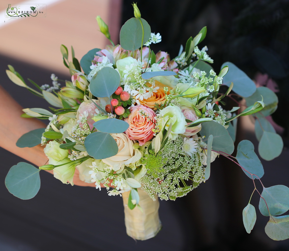 bridal bouquet (lisianthus, garden flowers, wild flowers, white, peach)