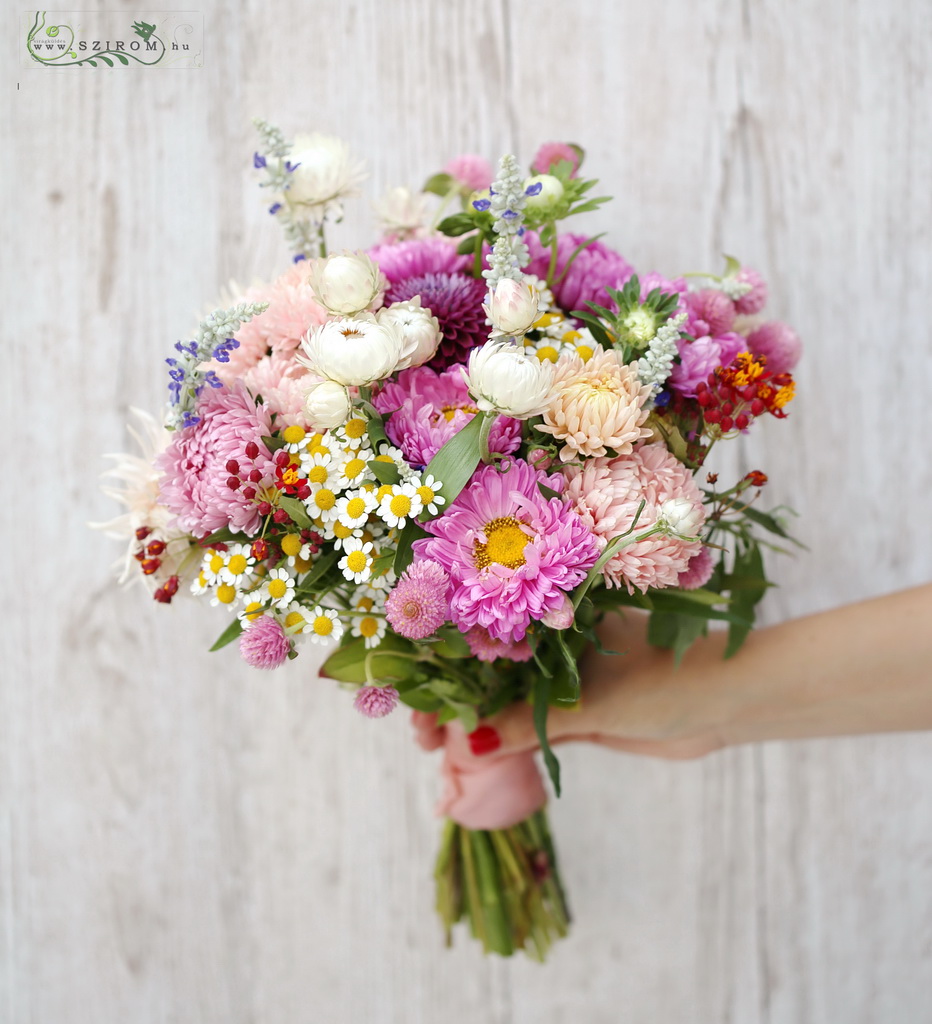 menyasszonyi csokor (kerti virágok, mezei vadvirágok, színes, rózsaszín)ér, rózsaszín)