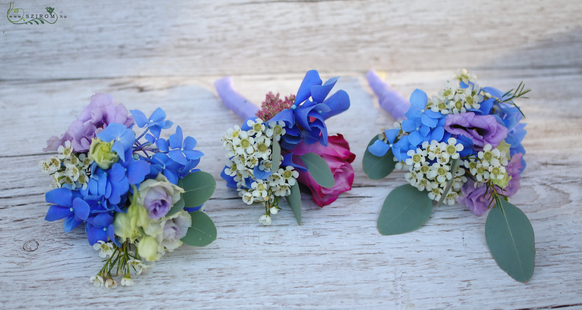 színes kitűzők (hortenzia, rózsa, viaszvirág, kék, lila)