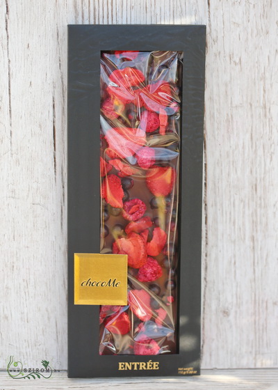 Virágküldés Budapest - chocoMe kézzel készült Tejcsokoládé málnával, feketeribizlivel, eperrel (110g) G104