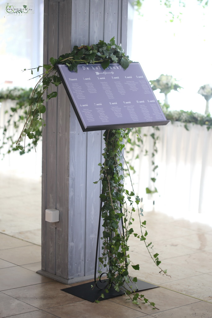 flower delivery Budapest - Seating plan stand with ivy
