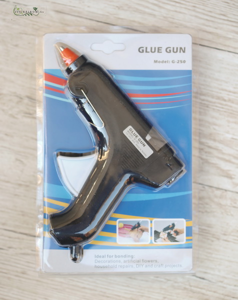 flower delivery Budapest - glue gun