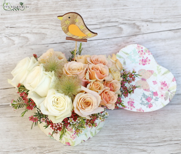 flower delivery Budapest - Little heart box with peach roses, and birdy