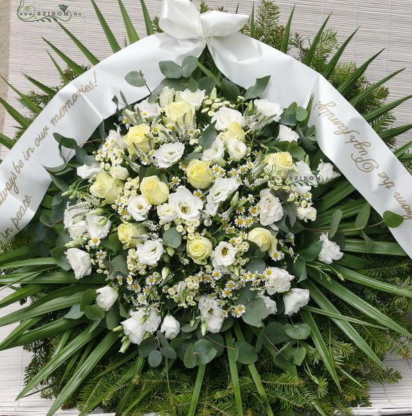 Virágküldés Budapest - nagy fehér állókoszorú rózsából, liziantuszból és fehér apró virágokból (1m, 50szál))