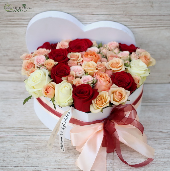 flower delivery Budapest - Heart box with roses and spray roses (18 stems)