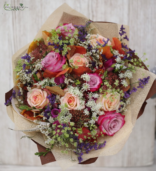 flower delivery Budapest - mixed autumn bouquet with roses (30 st)