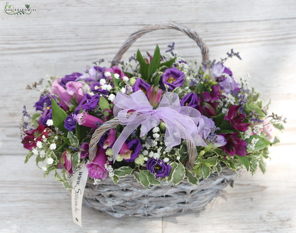 flower delivery Budapest - Basket with purple meadow flowers (19 stems)