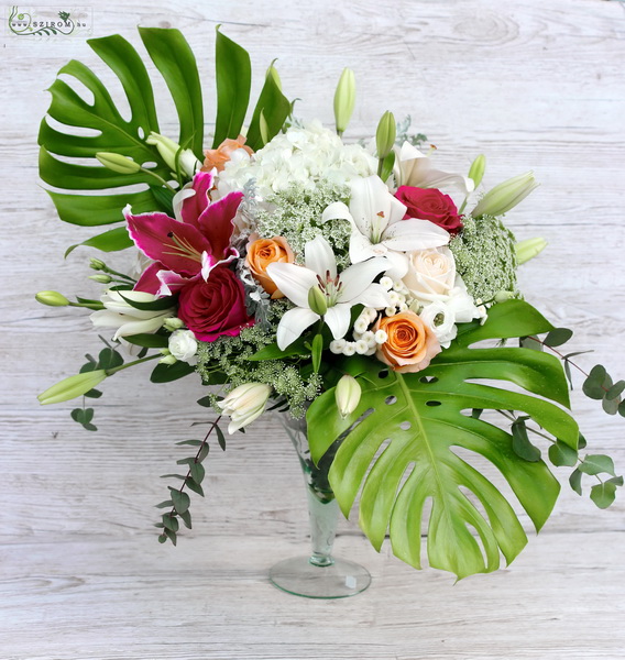 flower delivery Budapest - chalice with monstera-leafs in vase (lilium, roses, hydrangea, white, pink)