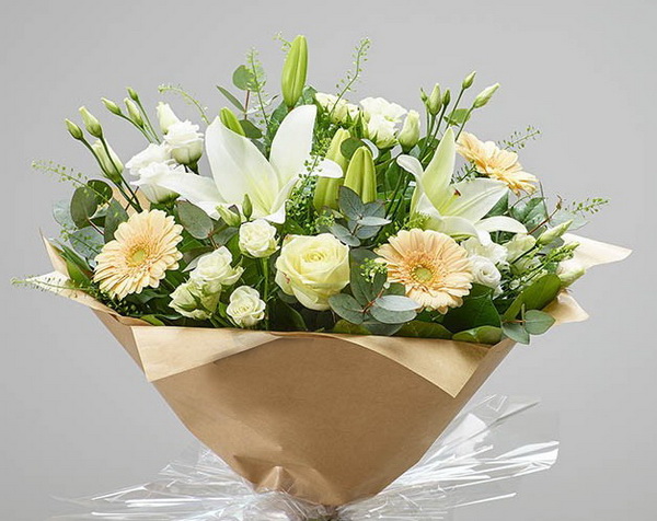 flower delivery Budapest - Big round bouquet of white and peach flowers (16 stems)
