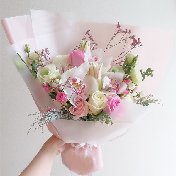 flower delivery Budapest - Pink mixed bouquet with roses, orchids, lilly (14 stems)