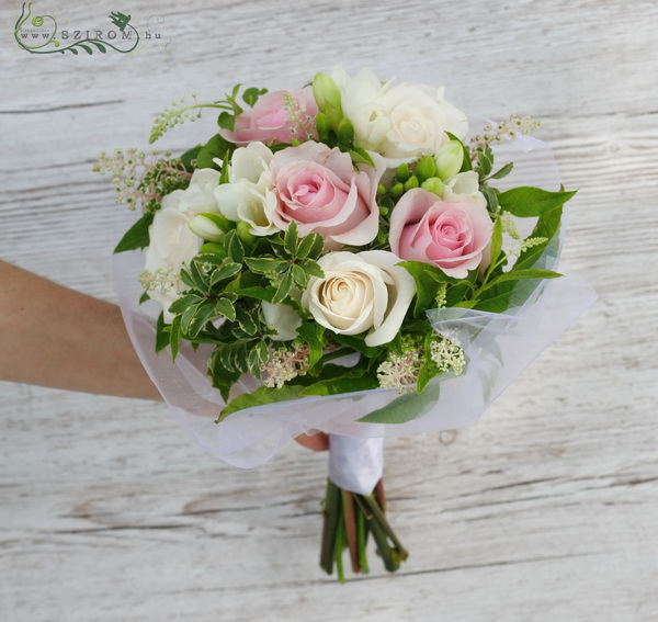 flower delivery Budapest - Round bouquet with roses and freesias (12 stems)