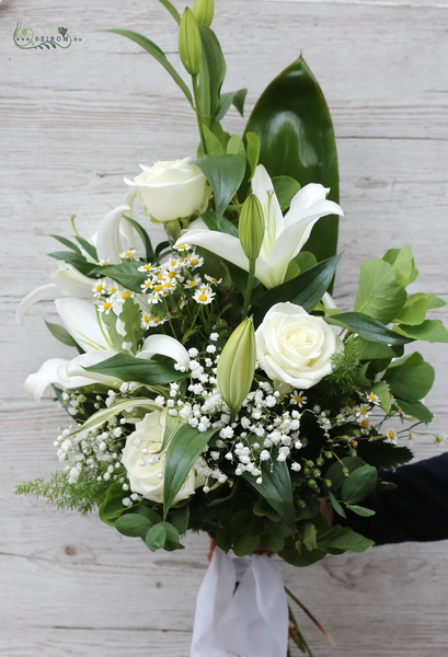 flower delivery Budapest - Grave bouquet with lilies, roses, chamomiles, gypsophila (9 stems)