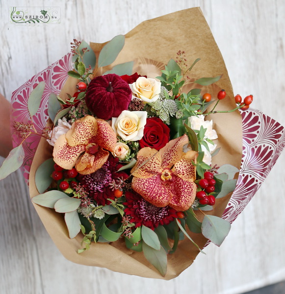 flower delivery Budapest - Autumn round bouquet with vanda orchids and pumpkin (17 stems)