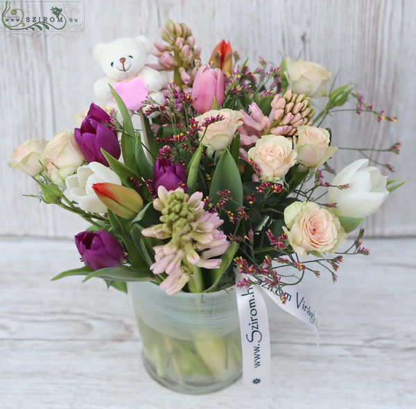 flower delivery Budapest - Spring flowers in vase with teddy (15 stems)