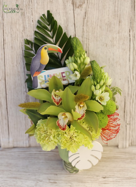 flower delivery Budapest - Summer flower cup with tucan and orchids