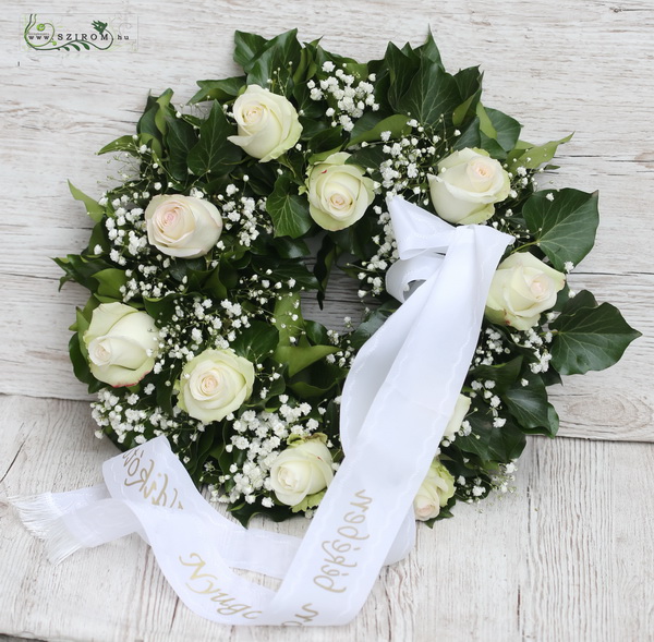 flower delivery Budapest - 10 white roses in wreath (35cm)