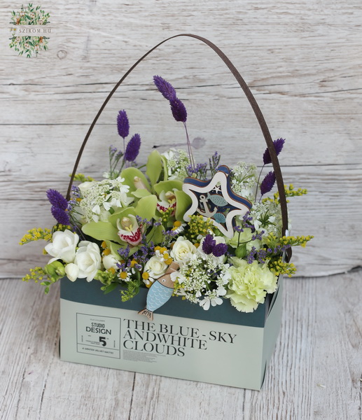 flower delivery Budapest - Sea themed flowerbag with seasonal flowers (20 stems)