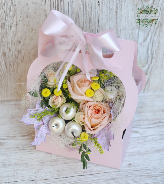 flower delivery Budapest - Heart shaped bag with pastel flowers, apples (8 stems)