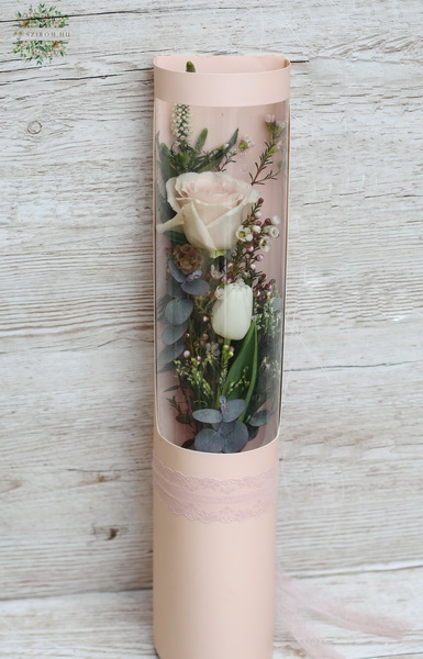 Blumenlieferung nach Budapest - Zylinder mit Rose, Tulpe, kleinen Blumen