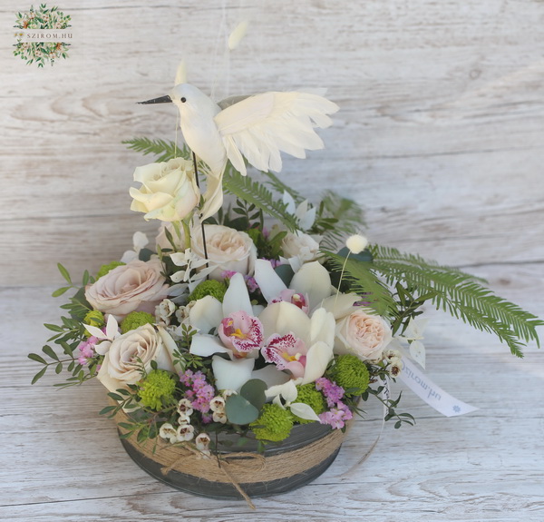 flower delivery Budapest - Flower bowl with bird, roses, orchids, small flowers (17 stems)