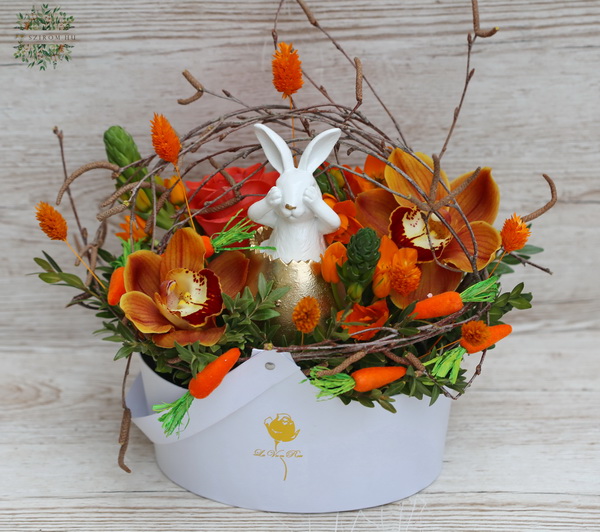 Blumenlieferung nach Budapest - Hase im Blumenbox mit Orange Blumen, Orchideen
