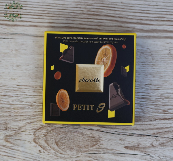 flower delivery Budapest - chocoMe Petit9 Dark chocolate chips with caramel and yuzu filling