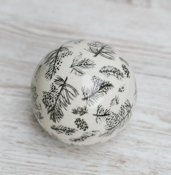 flower delivery Budapest - Ceramic ball paperweight