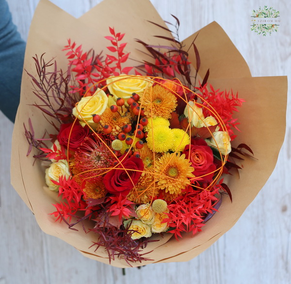 Blumenlieferung nach Budapest - Herbststrauss in orangenen-gelben-roten Farben (16 Stücke)
