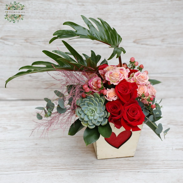 flower delivery Budapest - Love wooden cube with echeveria