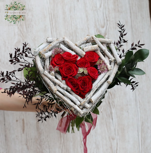flower delivery Budapest - Driftwood heart with red roses, small flowers