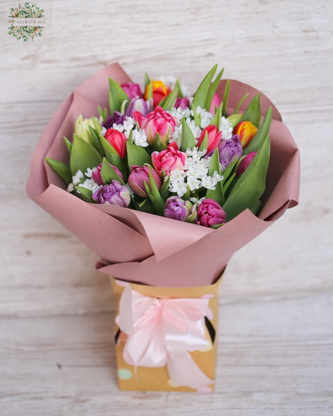 Virágküldés Budapest - Duplaszirmú tulipánok hagymavirággal, papírvázában (30 szál)