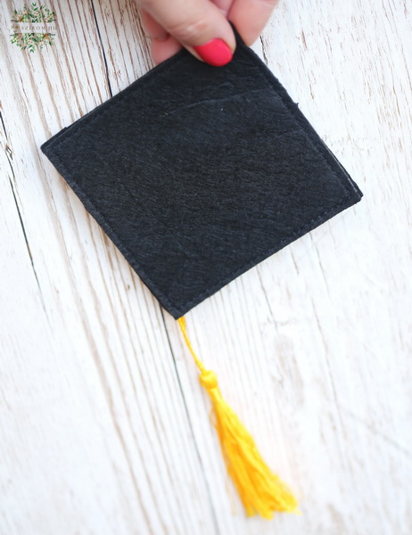 flower delivery Budapest - Graduation cap big