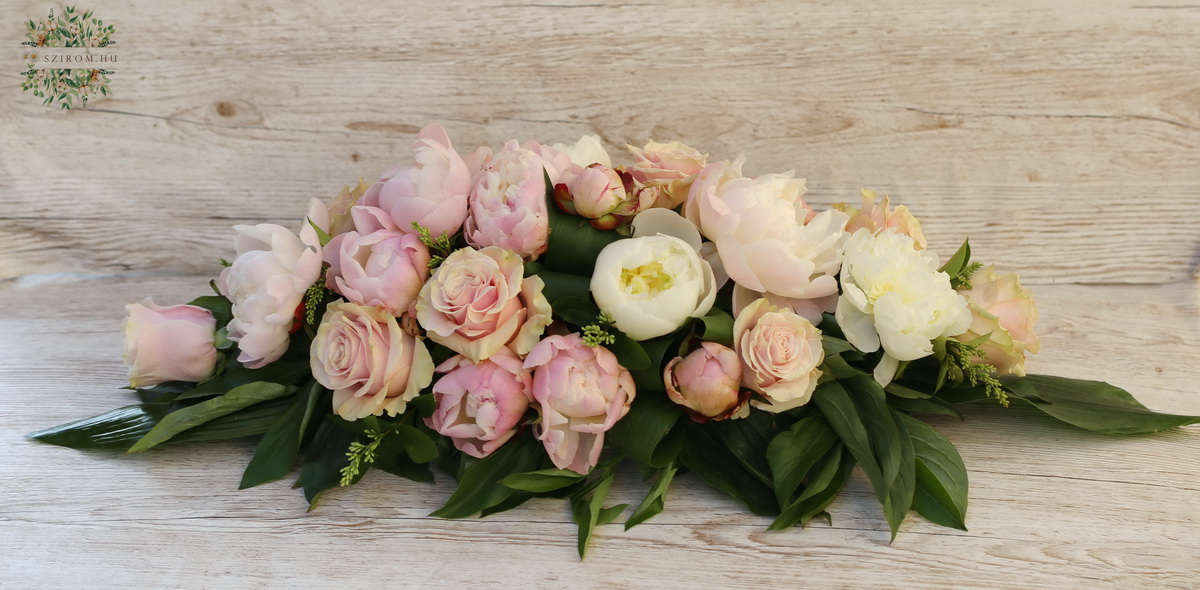 Blumenlieferung nach Budapest - Haupttischdekoration (Pfingstrose, Rose, Rosa)