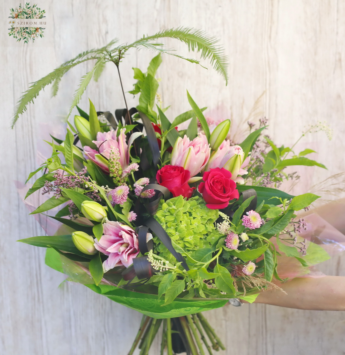 flower delivery Budapest - Pink - green bouquet with lilies, umbrella fern