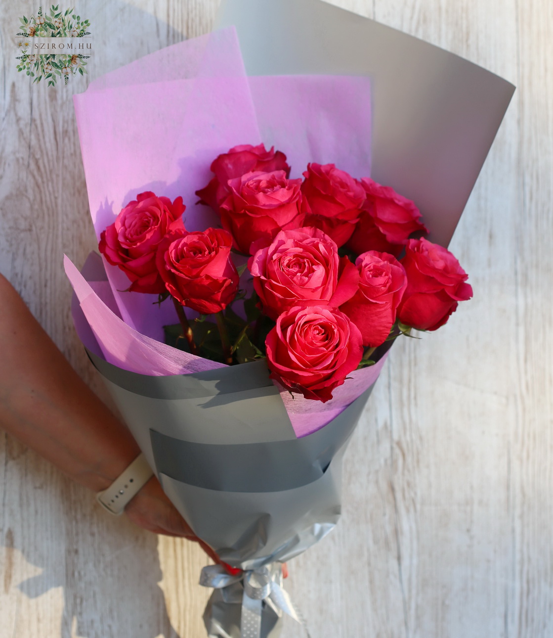 flower delivery Budapest - 10 dark pink roses 