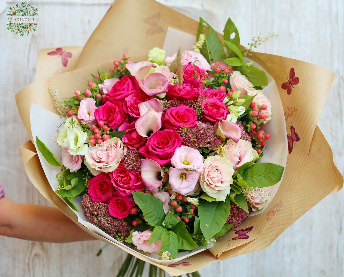 flower delivery Budapest - 60 stem large bouquet with callas, roses, small flowers and berries