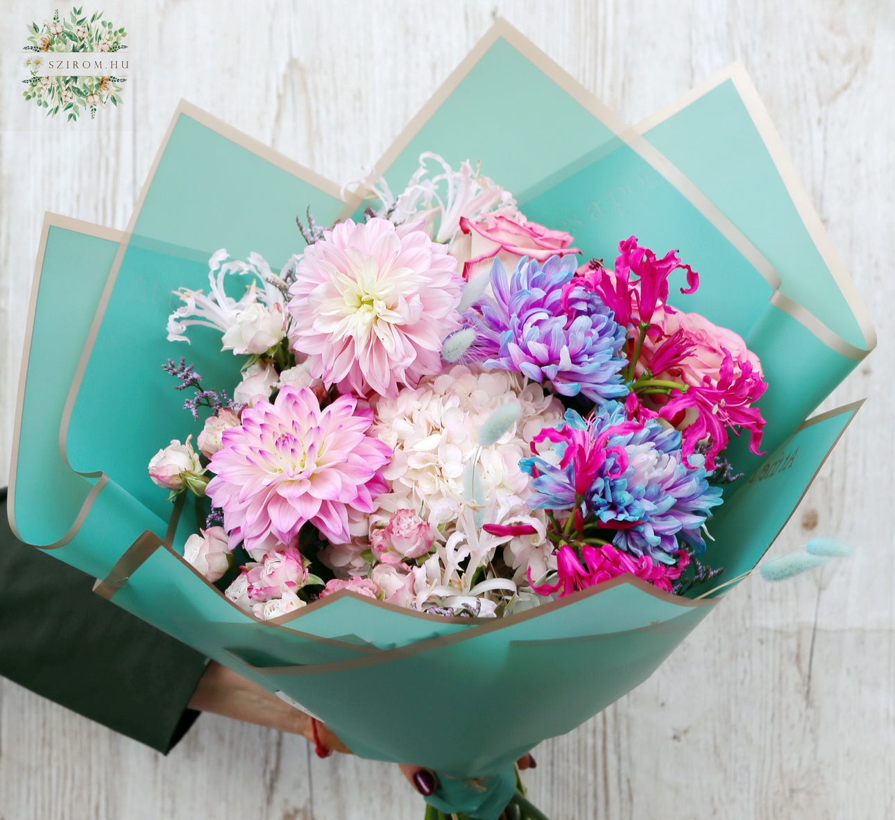 flower delivery Budapest - Modern fan bouquet in turquoise - pink color (17 strands)