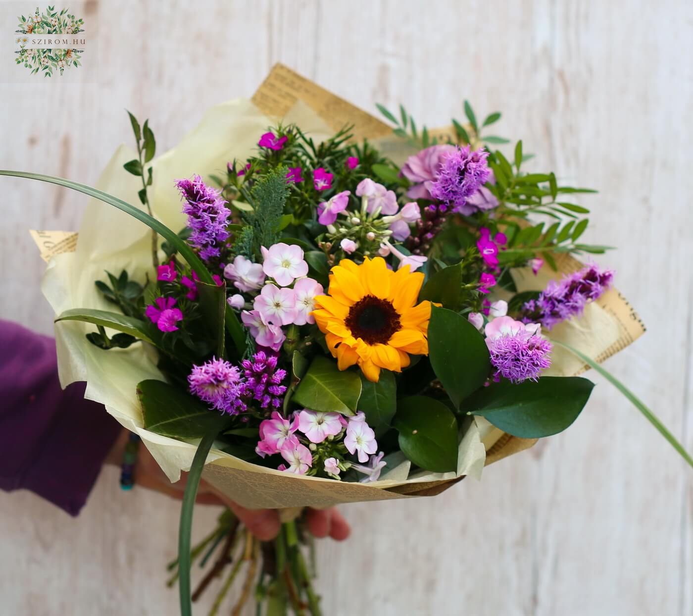flower delivery Budapest - Summer bouquet with purple small flowers (16 stems)