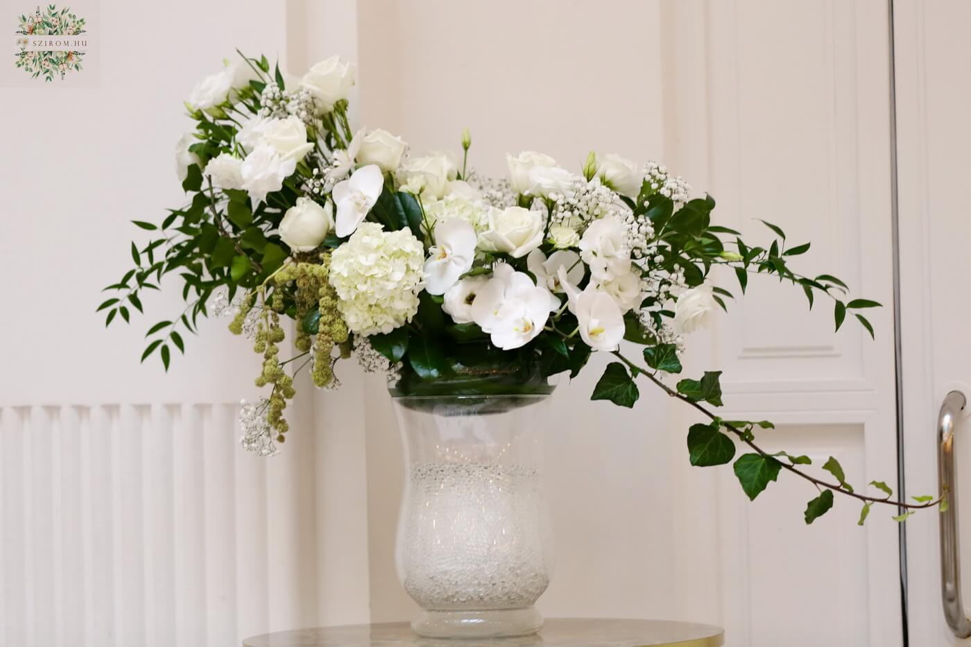 flower delivery Budapest - crescent moon shaped arrangement (white orchid, rose, lisianthus) wedding Gerbeaud