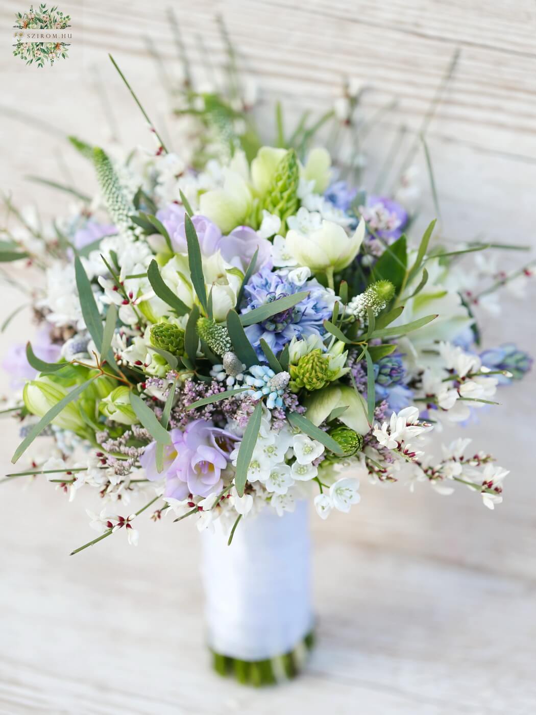 flower delivery Budapest - Pale blue bridal bouquet, (freesia, ornithogallum, onion flower, white, pale blue)