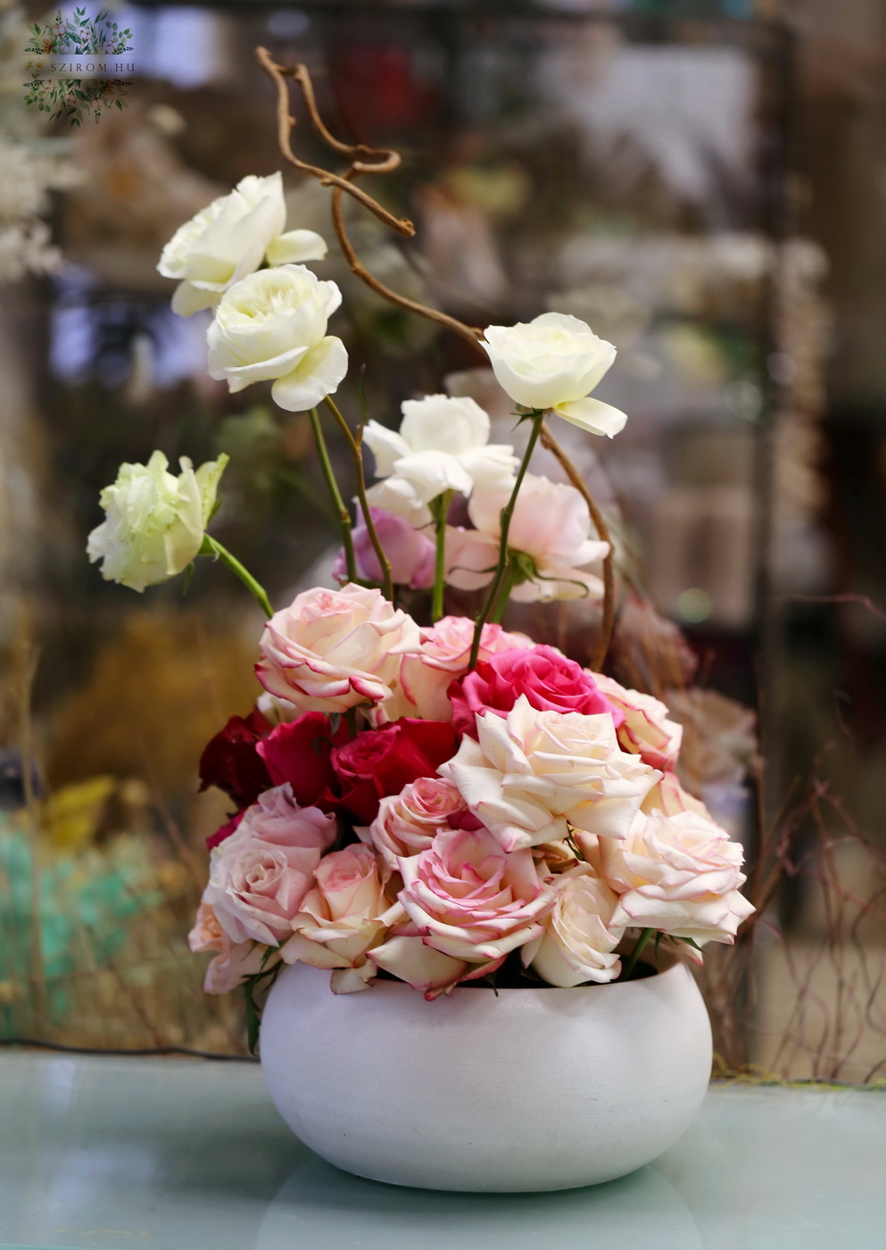 Blumenlieferung nach Budapest - Flauschige Rosenschale (39 Stiele)