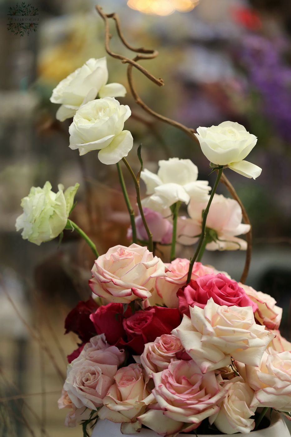 Blumenlieferung nach Budapest - Flauschige Rosenschale (39 Stiele)